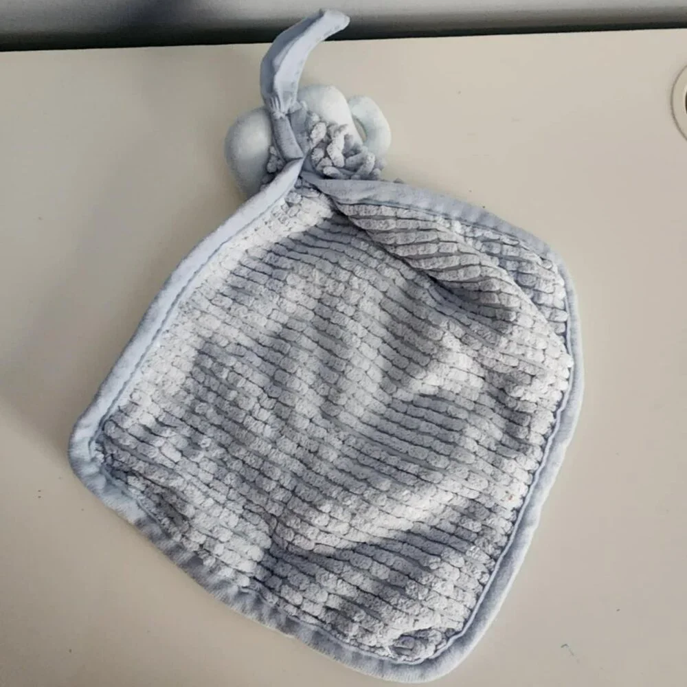NWOT Super Soft Elephant Hand Towel